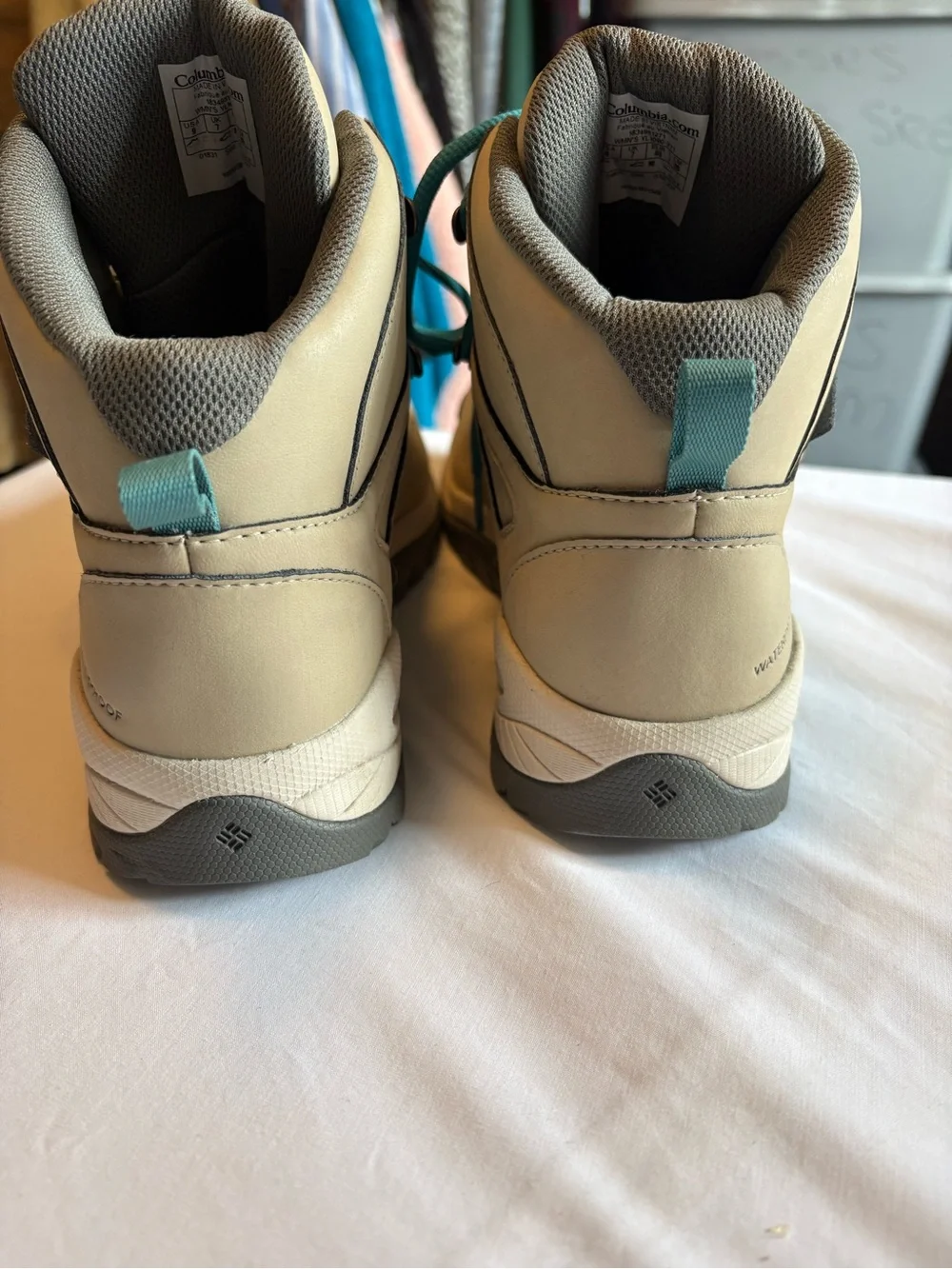 Columbia Tan Hiking Boots with Teal Laces